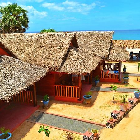 Silver Beach Hotel Тринкомали Экстерьер фото