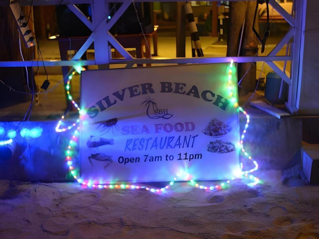 Silver Beach Hotel Тринкомали Экстерьер фото