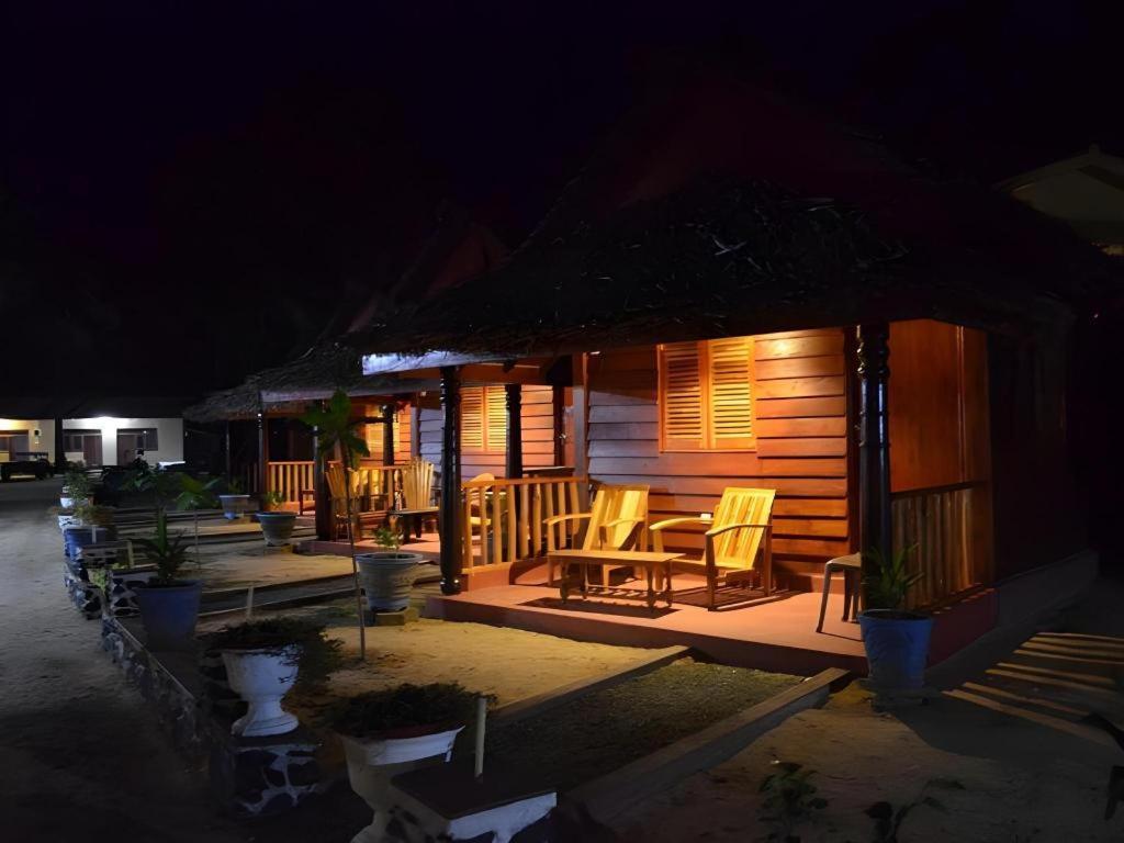 Silver Beach Hotel Тринкомали Экстерьер фото