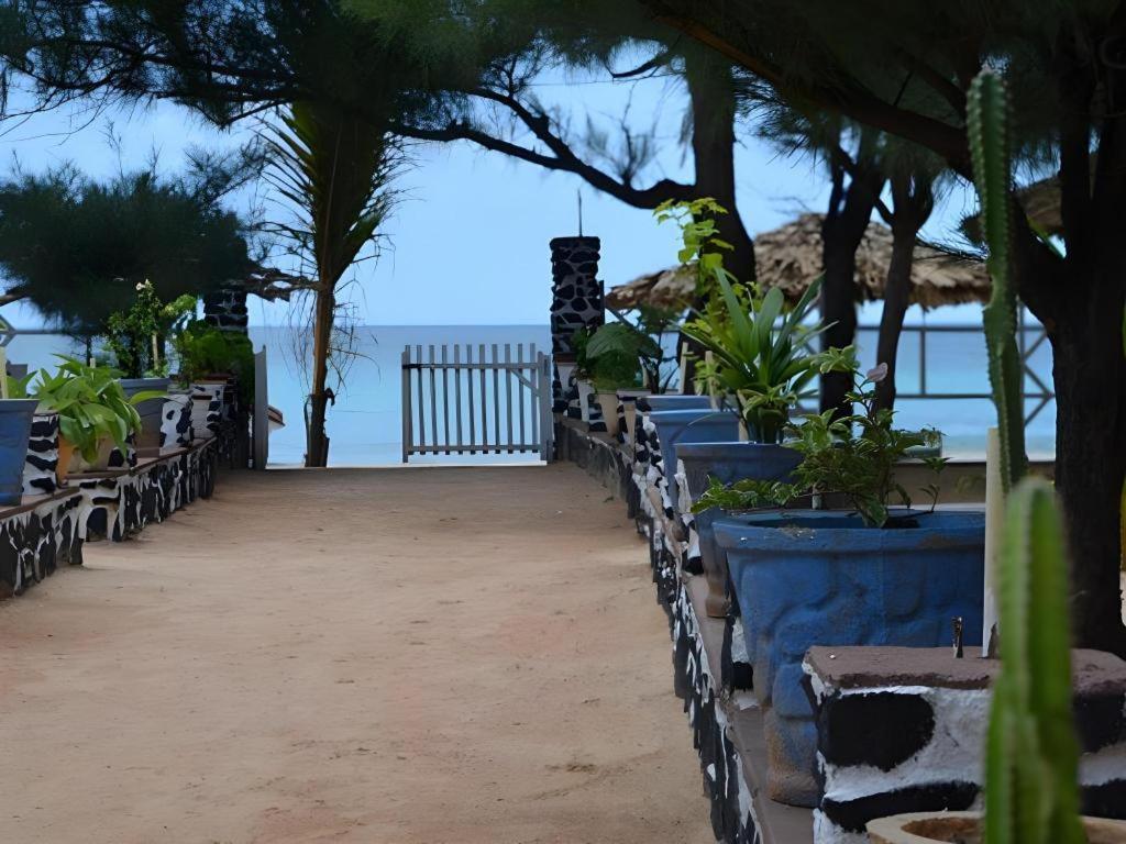 Silver Beach Hotel Тринкомали Экстерьер фото