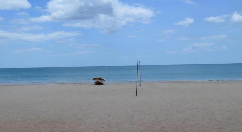 Silver Beach Hotel Тринкомали Экстерьер фото