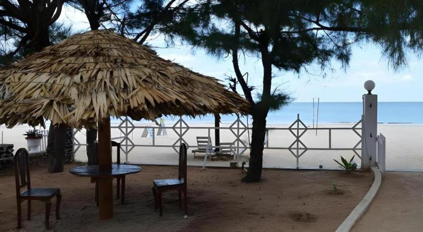 Silver Beach Hotel Тринкомали Экстерьер фото