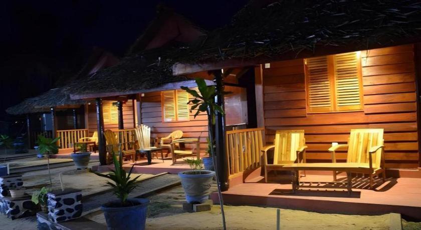 Silver Beach Hotel Тринкомали Экстерьер фото